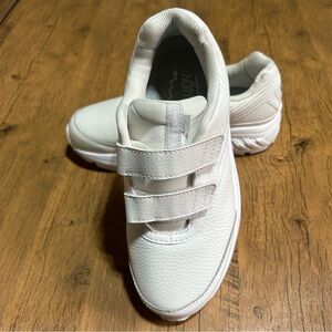 Brooks Addiction Walker V-Strap 2 white 7.5M(B)